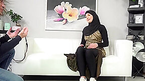 Muslim Woman Wants Photos From A Horny Photographer