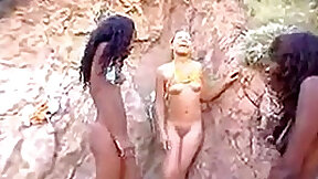 Nenas jugando a ser mujeres, y lo disfrutan aprendiendo.