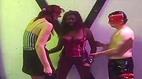 initiation a la baise bdsm avec des chiennes