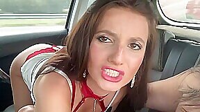 jeweln mange la chatte d ava dans la voiture